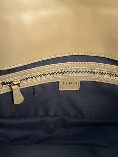 フェンディバッグ角部分ディテール